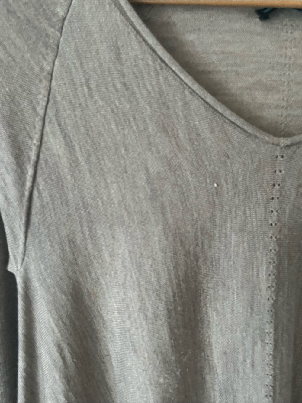 Cynthia Rowley Taupe V-Neck Merino wool oversized Sweater- Medium PtP 20 inch - Picture 6 of 8